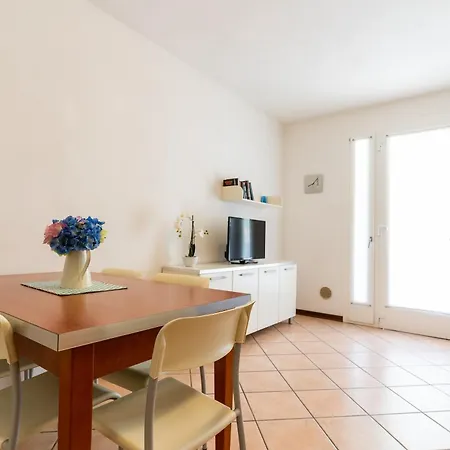 Apartment Betulle Lido Altanea